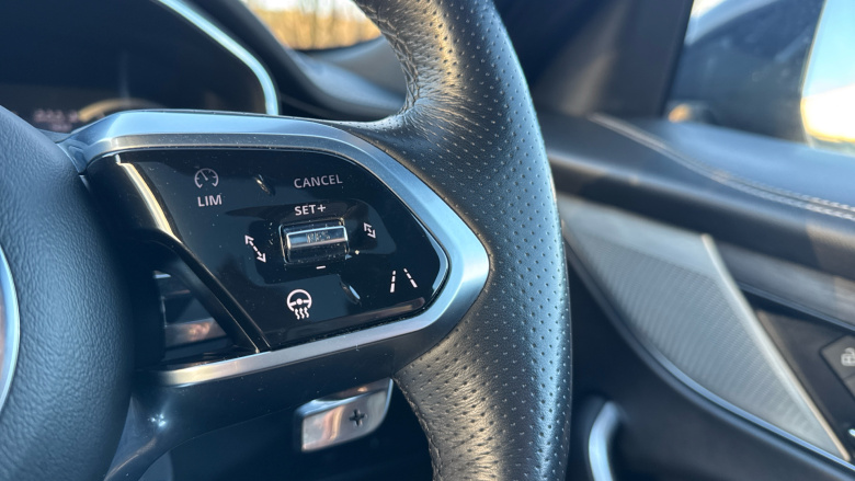 Jaguar F-Pace 2.0 D200 R-Dynamic Black 5dr Auto AWD Diesel Estate